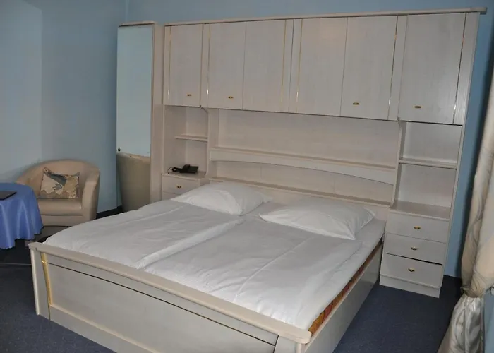 Hotel Pension Savoy Near Kurfuerstendamm Berlin